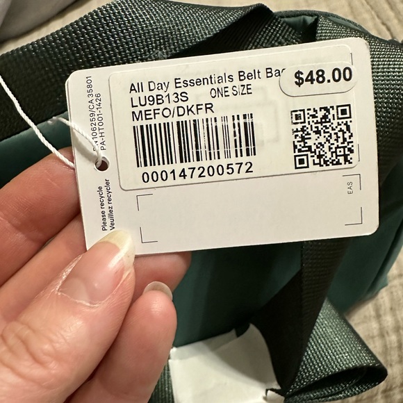 NWT All Day Essentials Belt Bag 2.5L